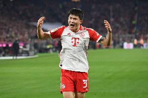 记者：巴黎总监坎波斯会见了金玟哉的经纪人 利雅得胜利也有意他