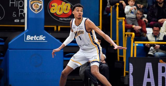 开云体育下载-【观察】文班亚马争夺战谁占先机？后半场谁入战局？